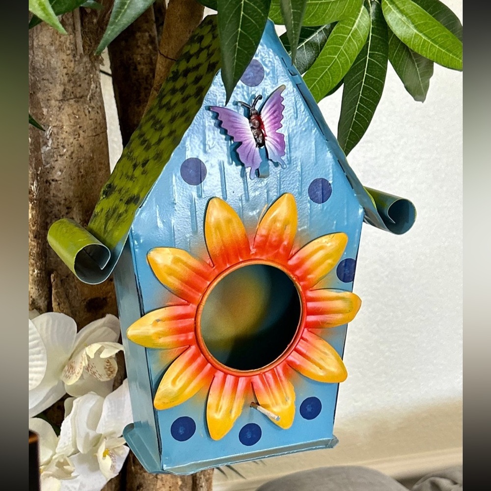 NEW* BLUE METAL BIRDHOUSE